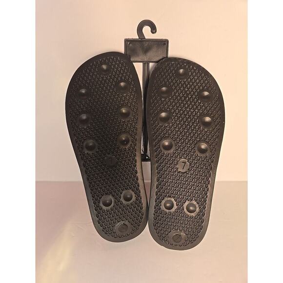 Disney Mickey Mouse and Minnie Sharing a Kiss Women's Flip Flop Slides Size 7 - Picture 2 of 7